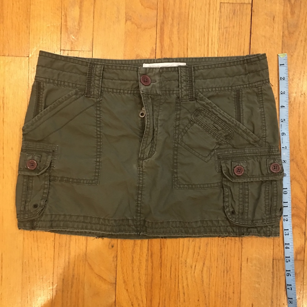 Ruehl army green cargo skirt size 6